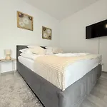 Nad Stawem Апартаменты *